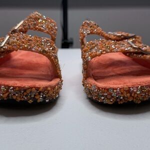 Women’s size 10 (EU 41) runs slightly big may fit best on a size 10 10 1/2 wide